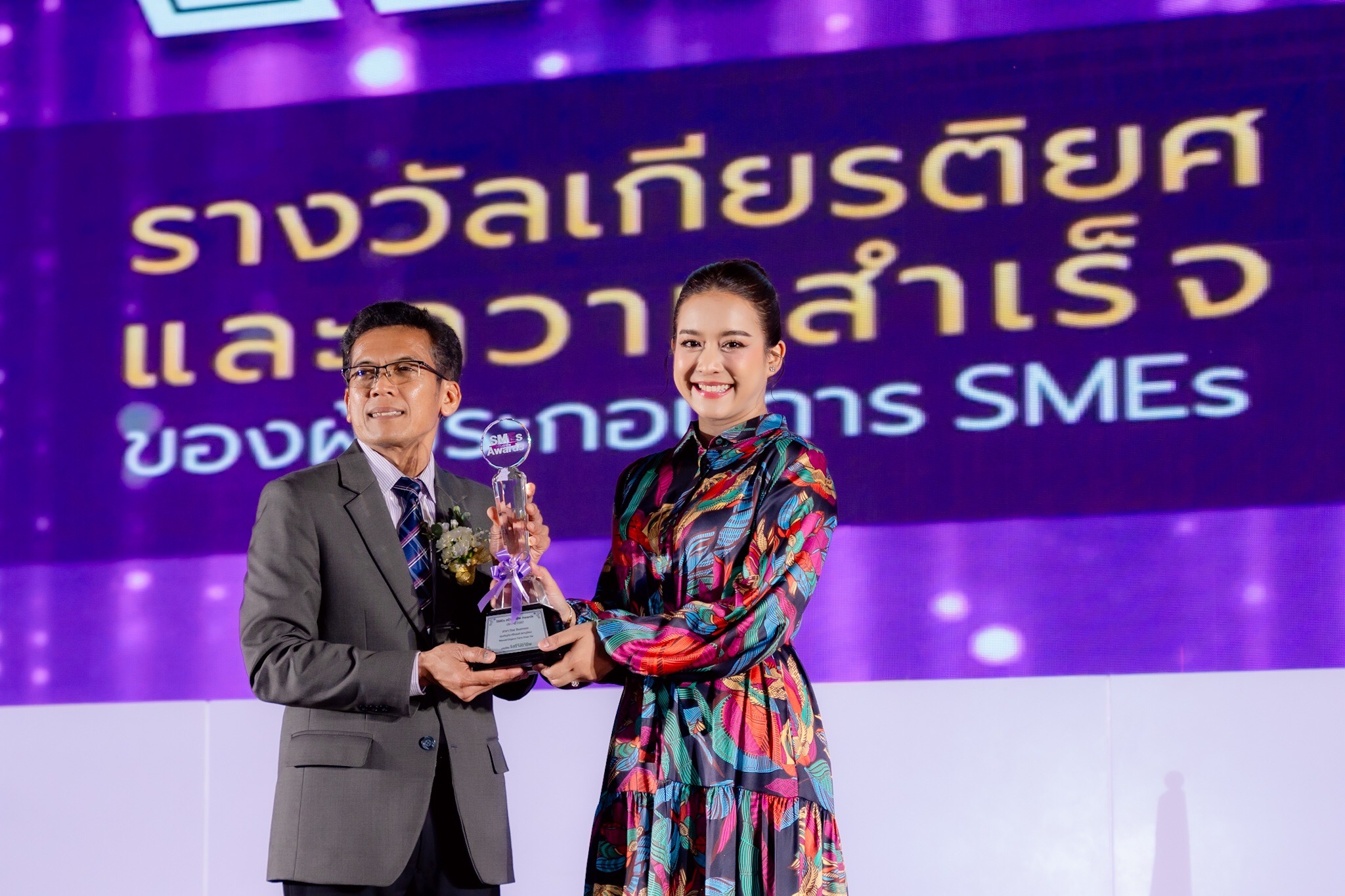 "ป่าน กัญภัส" ปลื้ม “Wenzel Organic Farm Khao Yai” คว้ารางวัลสาขา Star Business จากกรมพัฒนาธุรกิจการค้า จับมือกับ SMEs สร้างอาชีพครั้งที่ 9 ประจำปี 2024