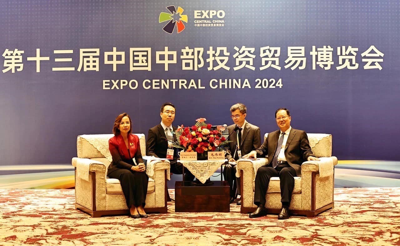 “พิมพ์ภัทรา” เยือนจีนประสานภาครัฐ-พบปะนักลงทุน ต่อยอดพัฒนาความร่วมมือด้าน ศก.อุตสาหกรรมไทย-จีน   