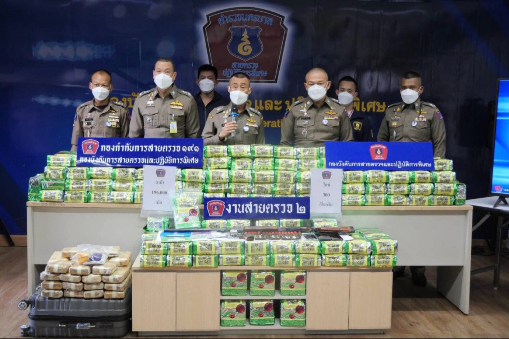 "บิ๊กราญ" ผบช.น. โชว์ผลงาน รวบแก๊งค้ายาเสพติดก่อนลำเลียงส่งลงใต้