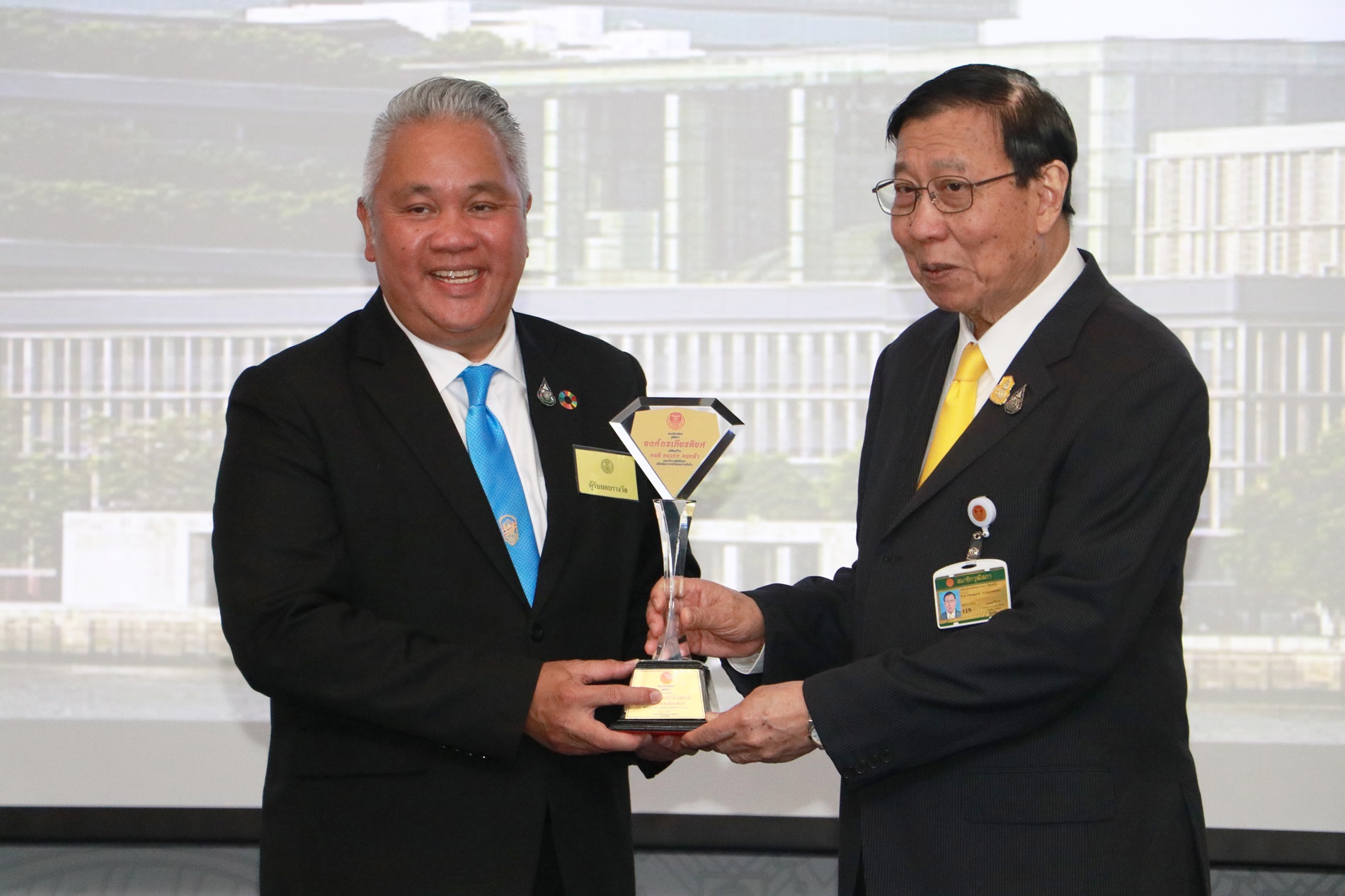 การเคหะแห่งชาติคว้ารางวัล “องค์กรเกียรติยศต้นแบบ” ในงาน “หอเกียรติยศ 2567 วุฒิสภา” 