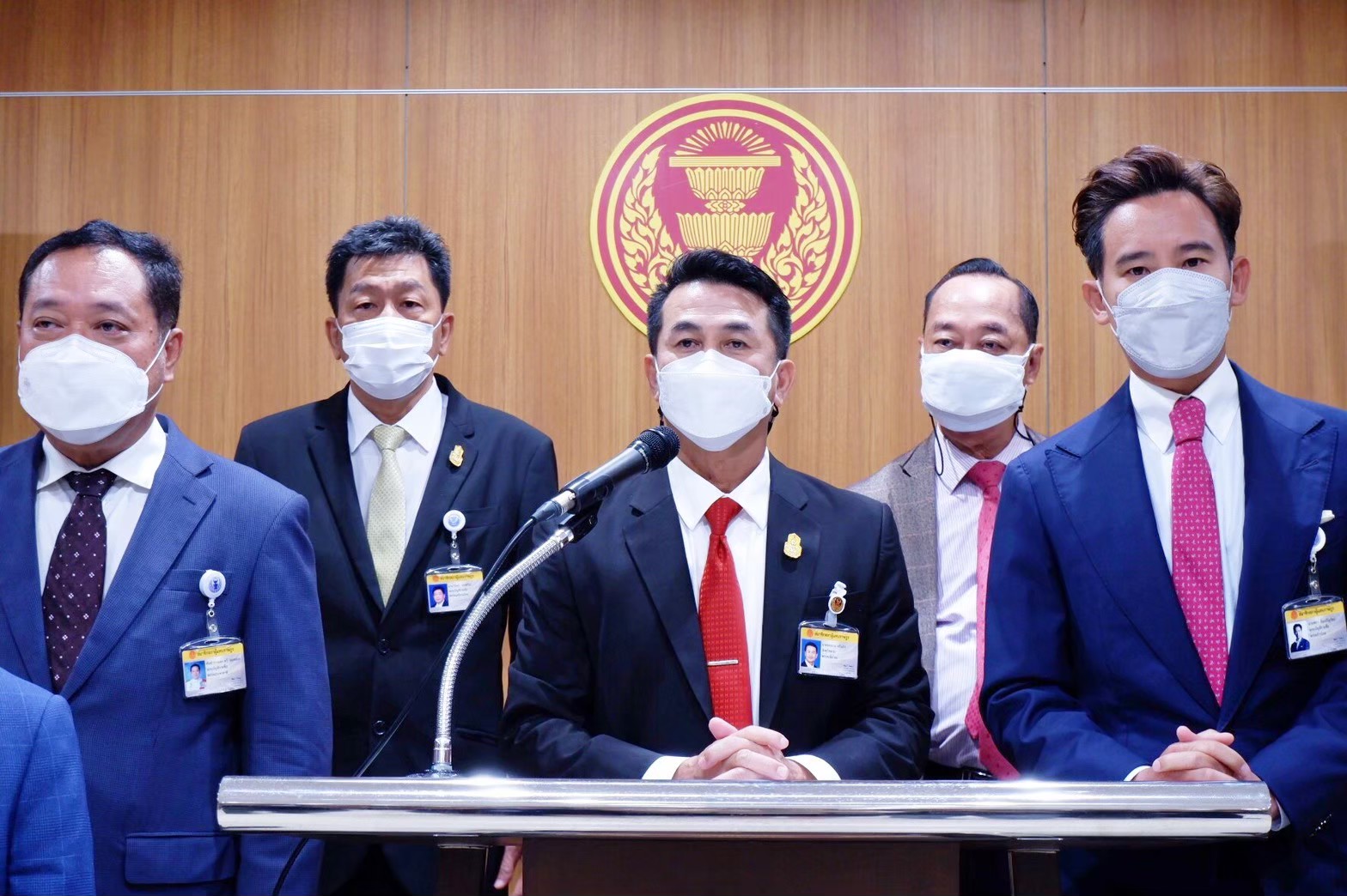 เช็คชื่อด่วน! "ฝ่ายค้าน" ยื่นญัตติซักฟอกพรุ่งนี้ เด็ด "นายกฯ" สอย "9 รมต." 