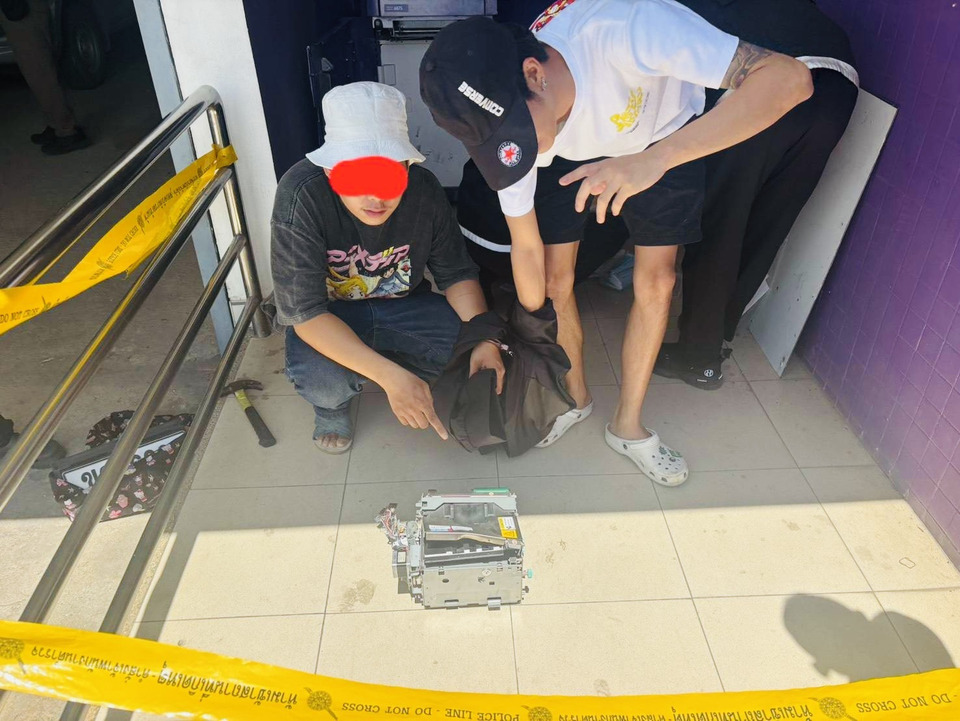 ตำรวจเชียงรายรวบ 2 โจ๋งัดตู้ ATM พบแชทวางแผนปล้นร้านทอง สกัดเหตุร้ายได้ทัน 