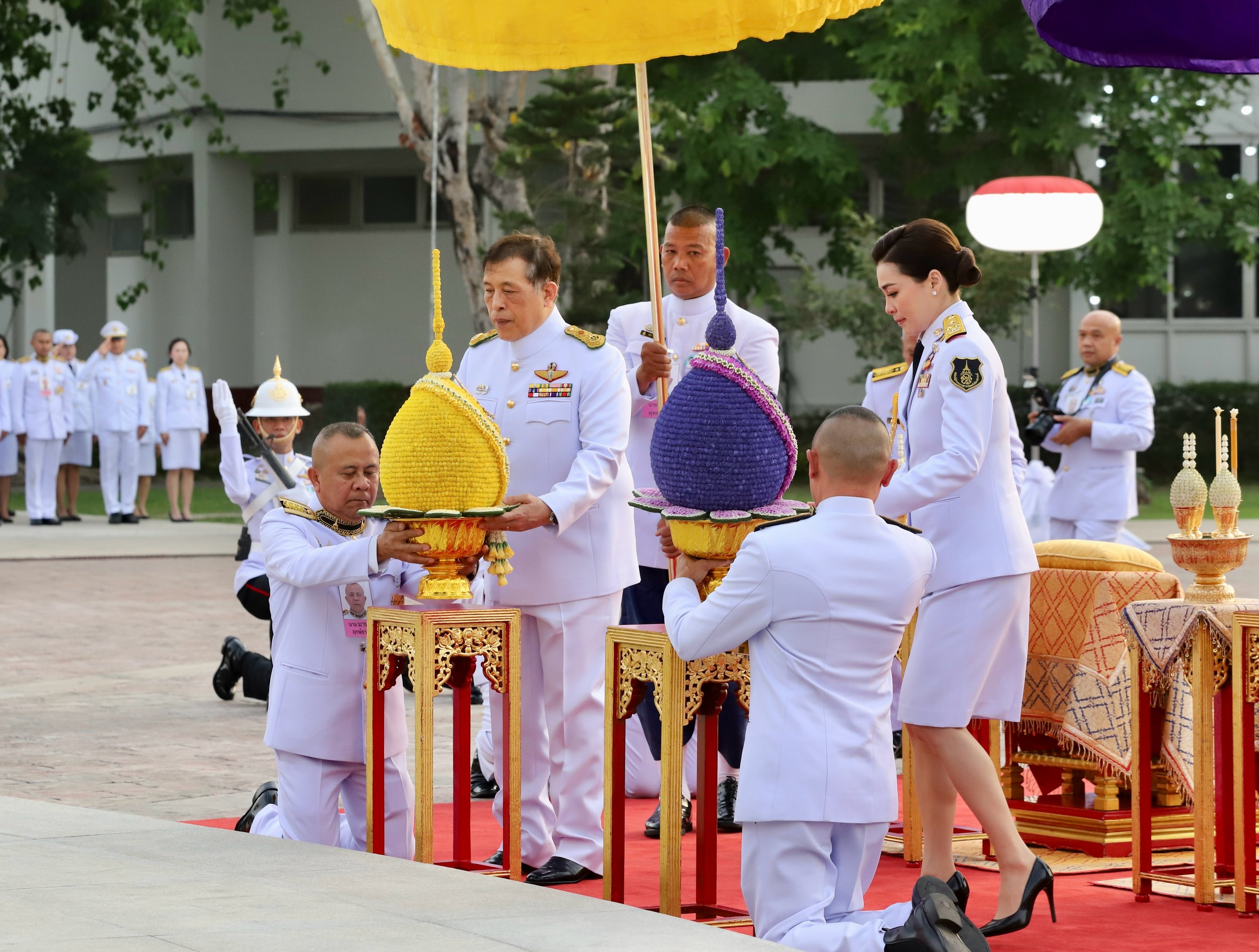 "ในหลวง-พระราชินี"พระราชทานกระบี่และปริญญาบัตร แก่ผู้สำเร็จการศึกษาโรงเรียนนายร้อยตำรวจ