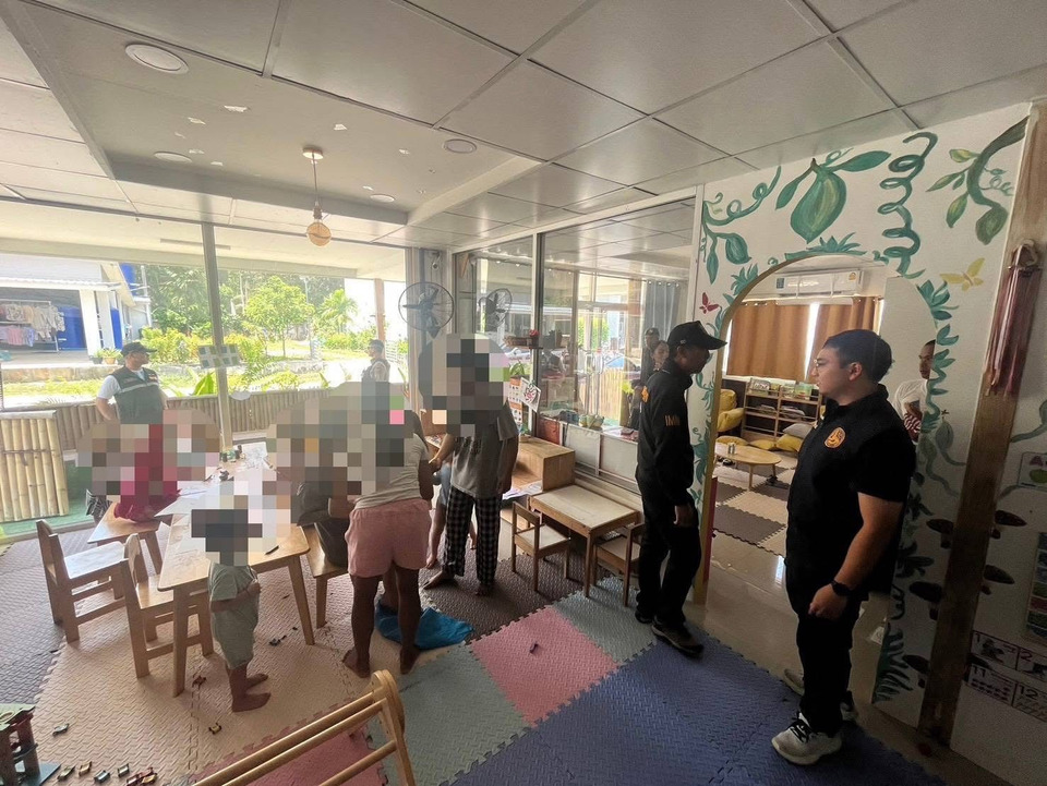 บุกจับสถานรับเลี้ยงเด็กเถื่อนเกาะพะงัน! รวบ 5 ผู้ต้องหา ต่างด้าว-ไทย เอี่ยวเปิดกิจการผิดกฎหมาย