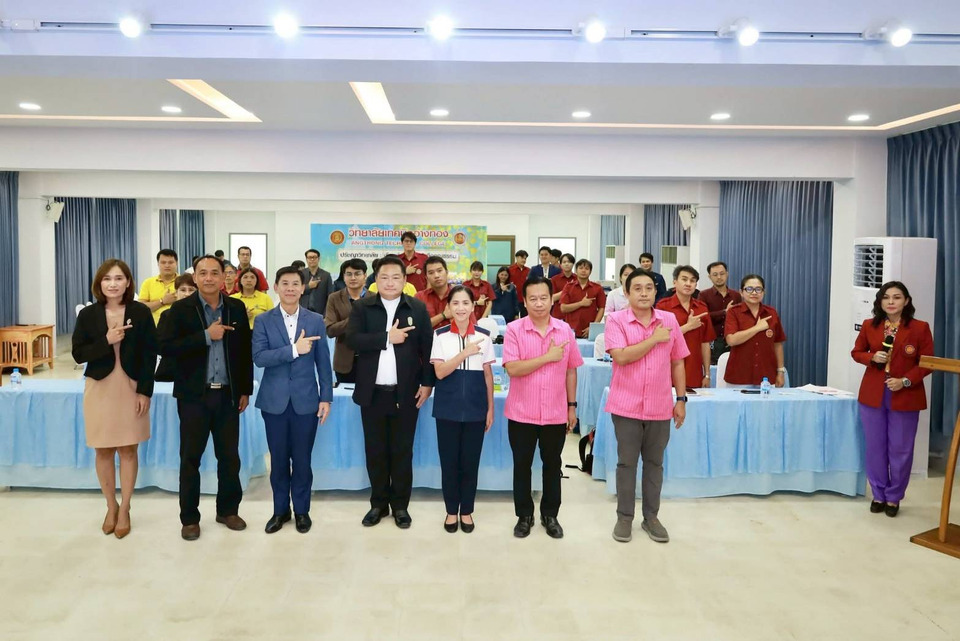 วิทยาลัยเทคนิคอ่างทอง บรมครูด้านการควบคุมกระบอกไฟฟ้า 3 แกน เสริมทักษะแมคคาทรอนิกส์และหุ่นยนต์