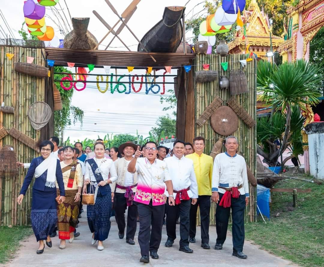 หนึ่งเดียวที่ยโสธรออกพรรษาแห่ไฟโมงเมงบ้านบึงแก