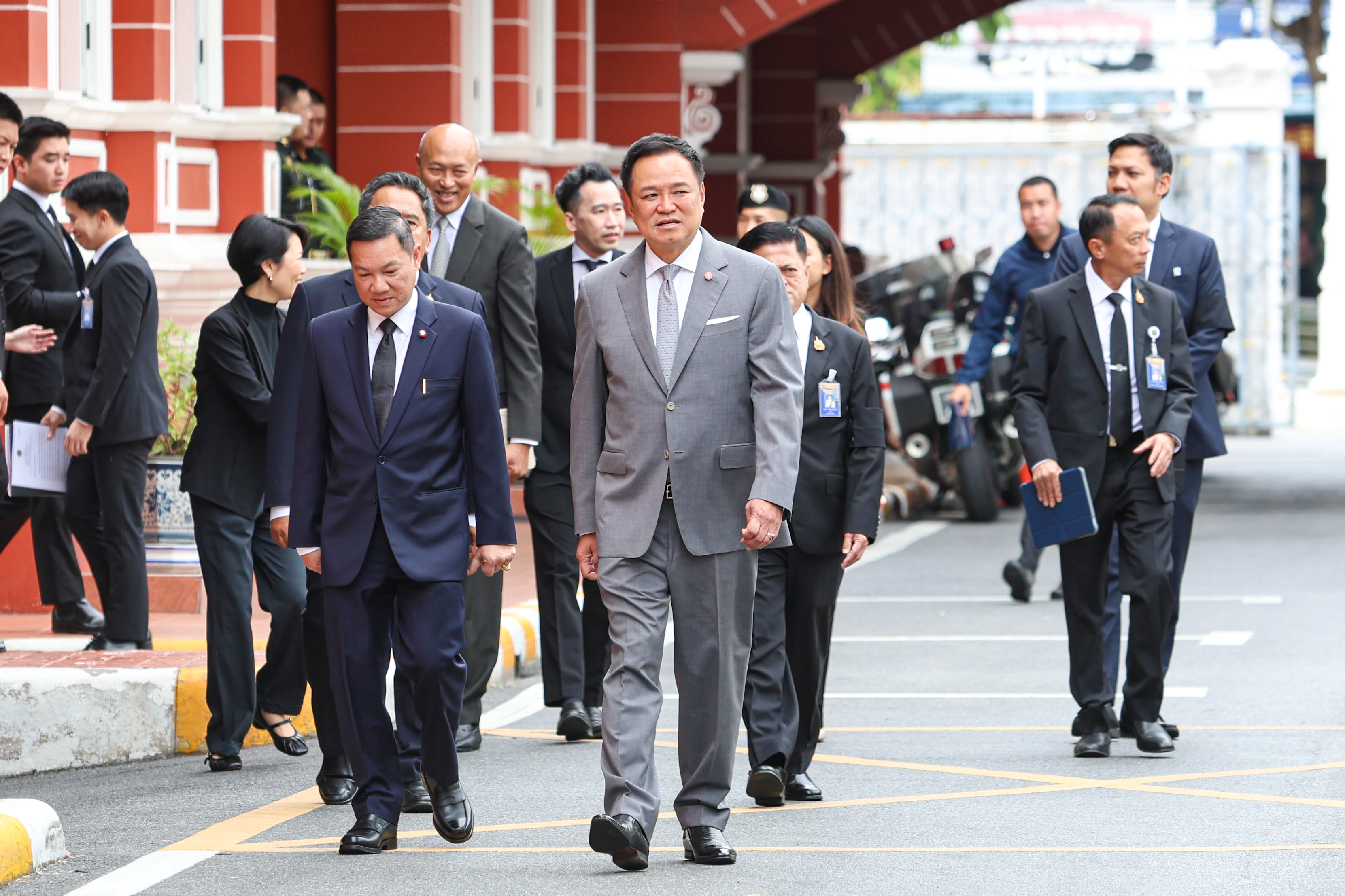 จับตา! "นายกฯ" นั่งหัวโต๊ะประชุม สมช. จ่อเคาะชื่อ "เสธ.ปูด้วง" นั่งแท่น "เลขาฯ สมช. คนใหม่"