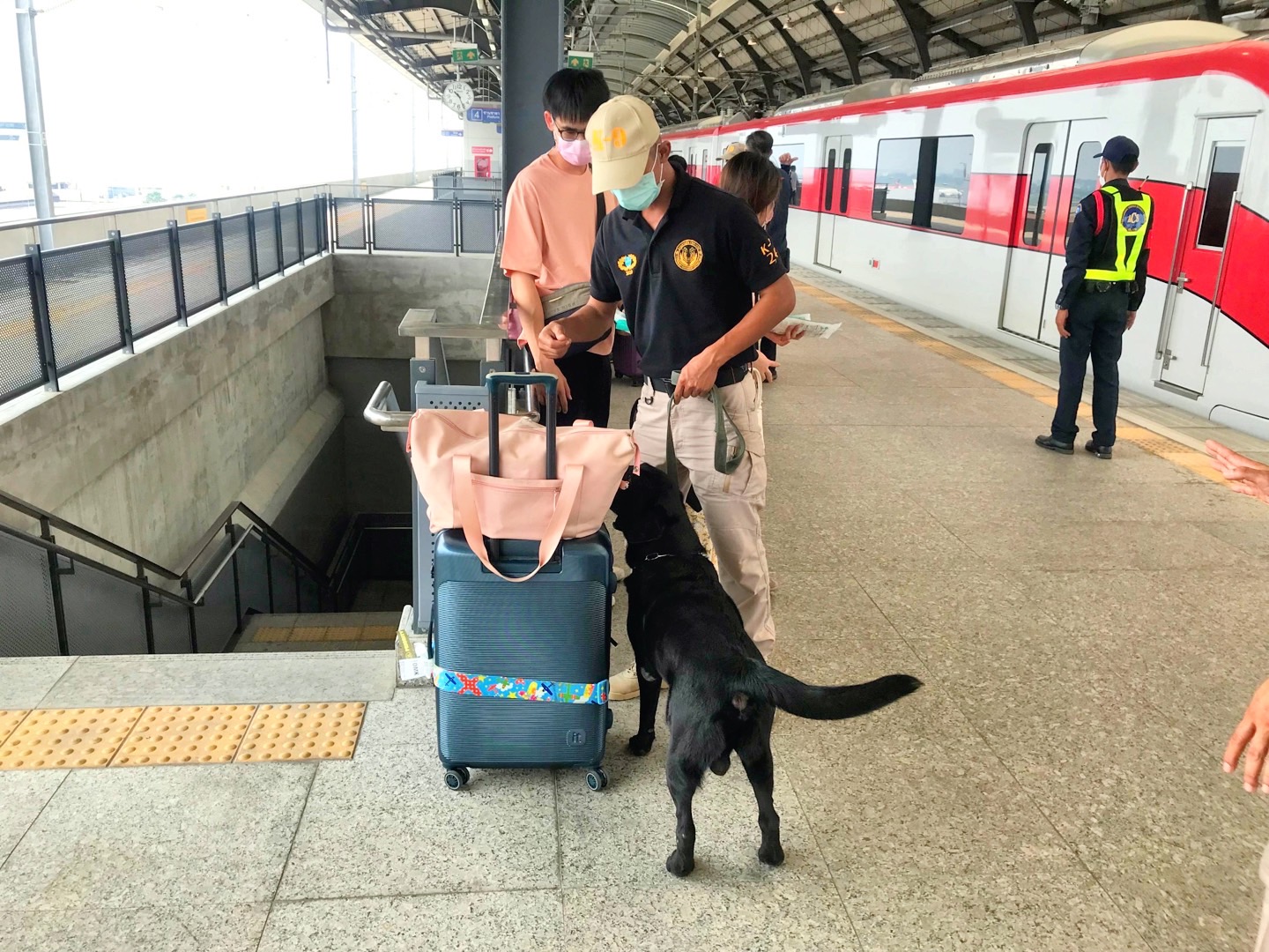 รถไฟฟ้าสายสีแดง พร้อมดูแลความปลอดภัยปชช.ช่วงประชุมเอเปค