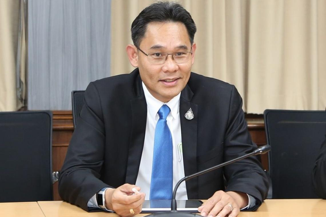 "สภาพัฒน์" เผยจีดีพี Q3 โต 3% ทั้งปีขยายตัว 2.6% ปีหน้า 2.3-3.3% เตือนย้ำความเสี่ยงมีมากขึ้น แนะกระตุ้น ศก.ตรงจุด