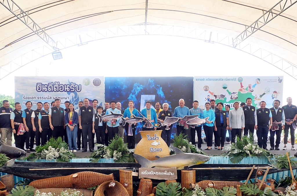 "ธรรมนัส" ชู "พะเยาโมเดล" เลี้ยงปลายี่สกเทศ กุ้งก้ามกราม สร้างมูลค่าเศรษฐกิจ