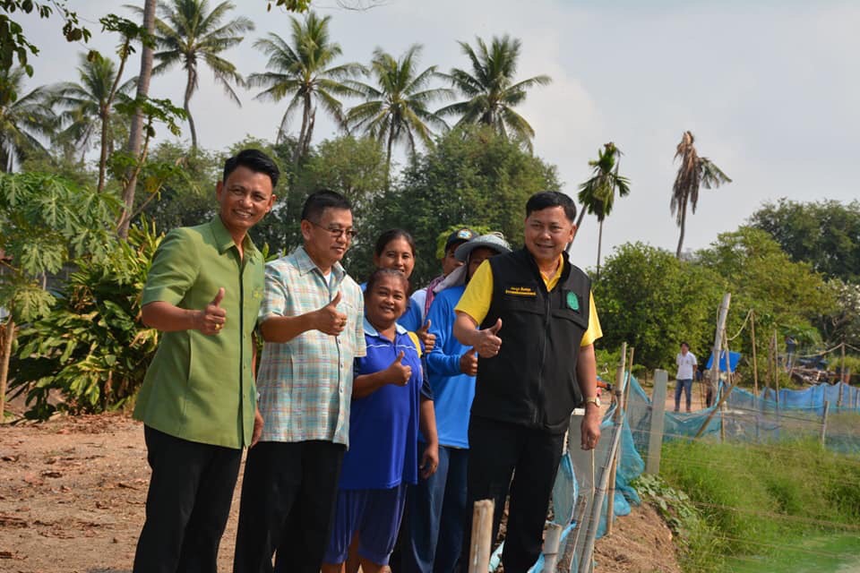 ผู้ตรวจราชการกระทรวงเกษตรและสหกรณ์ ลงพื้นที่ตรวจบ่อเลี้ยงปลาช่อน สวนมะม่วง  เตรียมรับมือภัยแล้ง