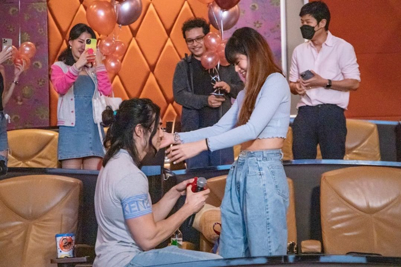 จากนี้ห้ามล้อ แนนนี่ เกิร์ลลี่ เบอร์รี่ สมหวัง แฟนหนุ่มปิดโรงหนังทำเซอร์ไพรส์ขอแต่งงาน