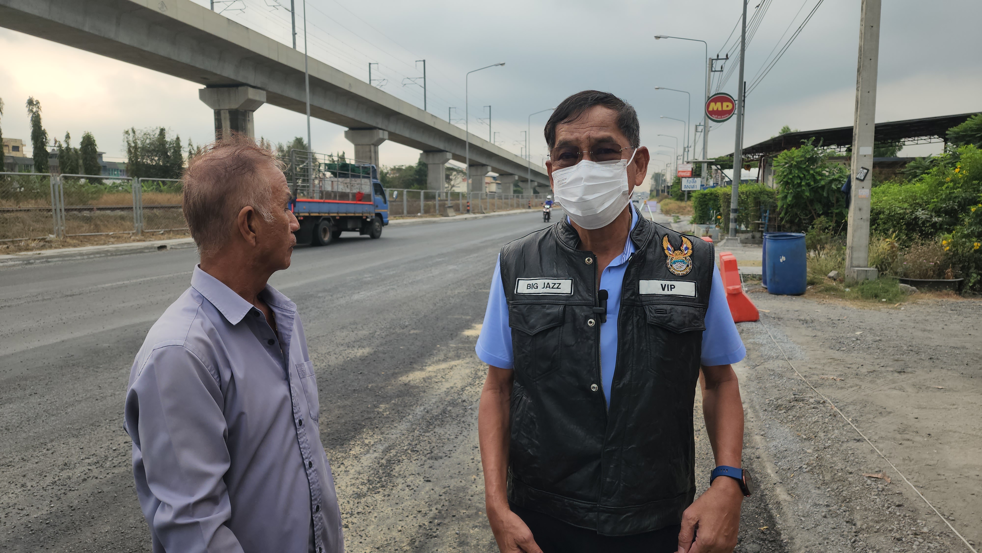 ปทุมธานี "นายกแจ๊ส" ซ่อมอีก ถนนเลียบทางรถไฟ หลังทรุดเพิ่มหวันเกิดอันตราย