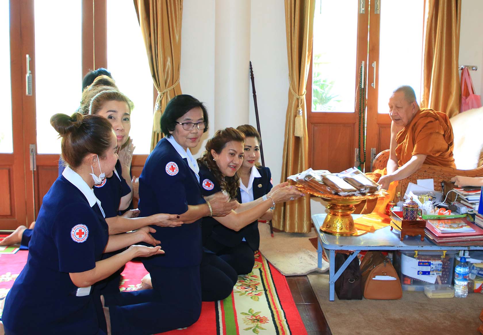 กาฬสินธุ์ถวายหน้ากากพระสงฆ์ พิพิธภัณฑ์สิรินธรปิดบริการป้องกันโควิด