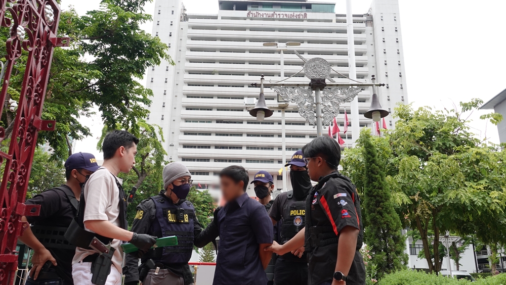 รวบ “ติ๊ก-นาวา” แฝงตัวบ้าน ceo สื่อโฆษณา ฉกภาพโบราณ 120 ปี เลียนแบบหนังดัง