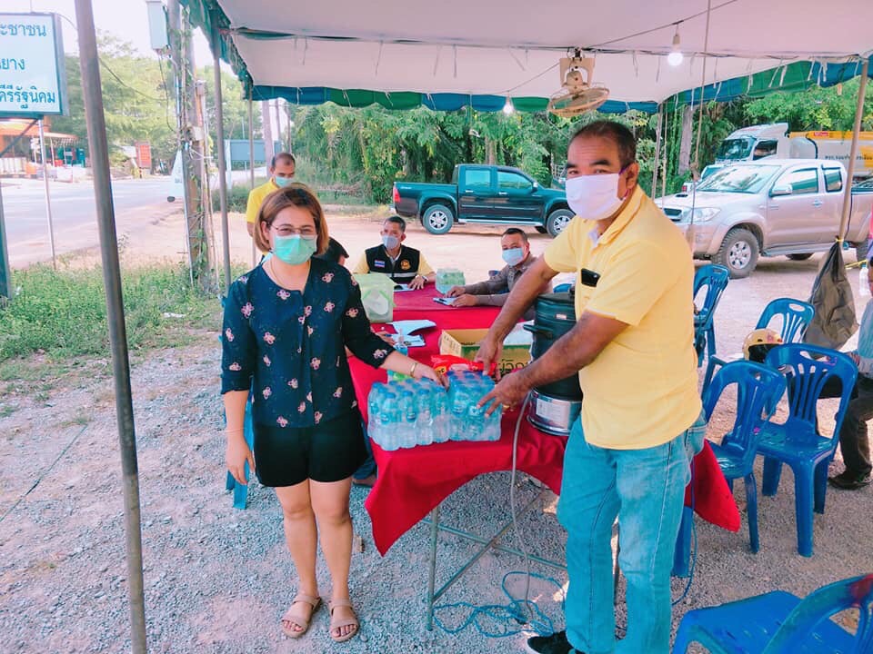 ผู้นำท้องที่/ท้องถิ่นใน จ.สุราษฎร์ธานี ตั้งจุดคัดกรองหยุดยั้งการแพร่เชื้อไวรัส COVID-19 