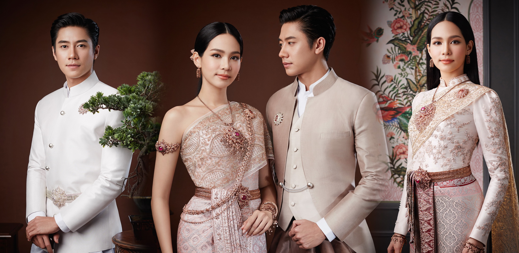“วนัช กูตูร์”ดึง“บิ๊นท์ สิรีธร”ร่วมเฟรม“แจม รชตะ”ถ่ายแบบคู่ชุดไทยครั้งแรก โชว์ซีนหวานรับวาเลนไทน์