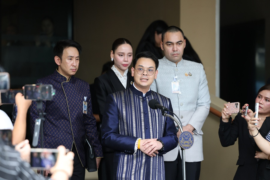 "ไชยชนก" เปิดใจปมดราม่า "แม่–วุฒิการศึกษา" ย้ำไม่เคยปิดบัง เผย"พ่อเนวิน" แนะให้อดทน เป็นเป้าโจมตี เตรียมปรึกษาทนาย