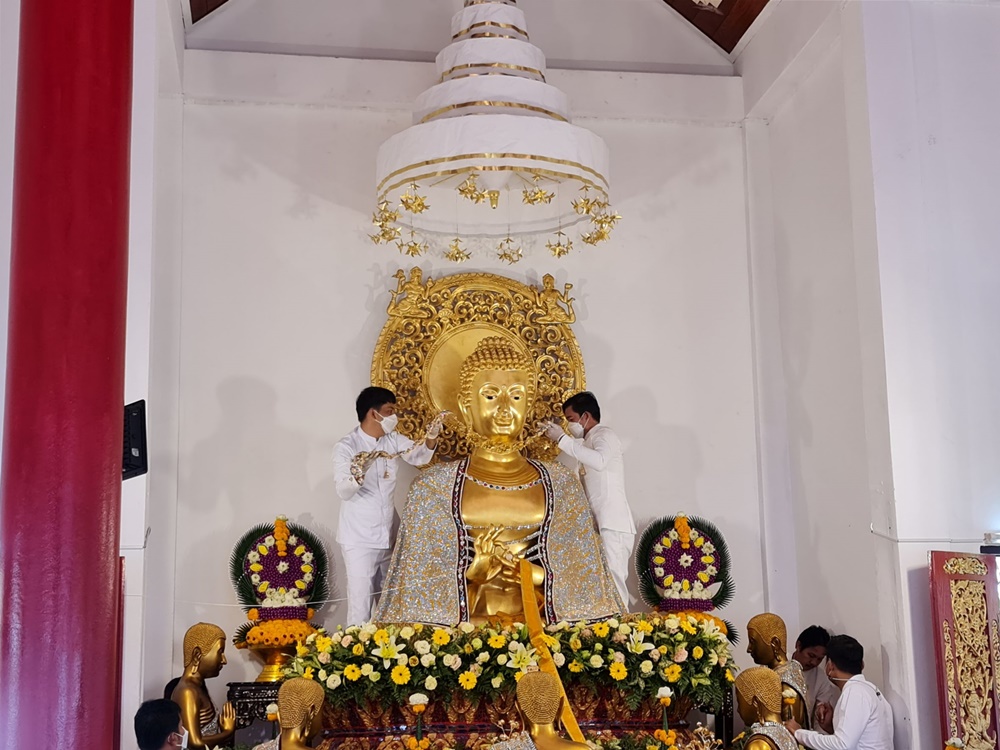เจ้าคณะจังหวัดประจวบฯ นำประชาชนยกเศวตฉัตร วัดพระธาตุดอยกองมู