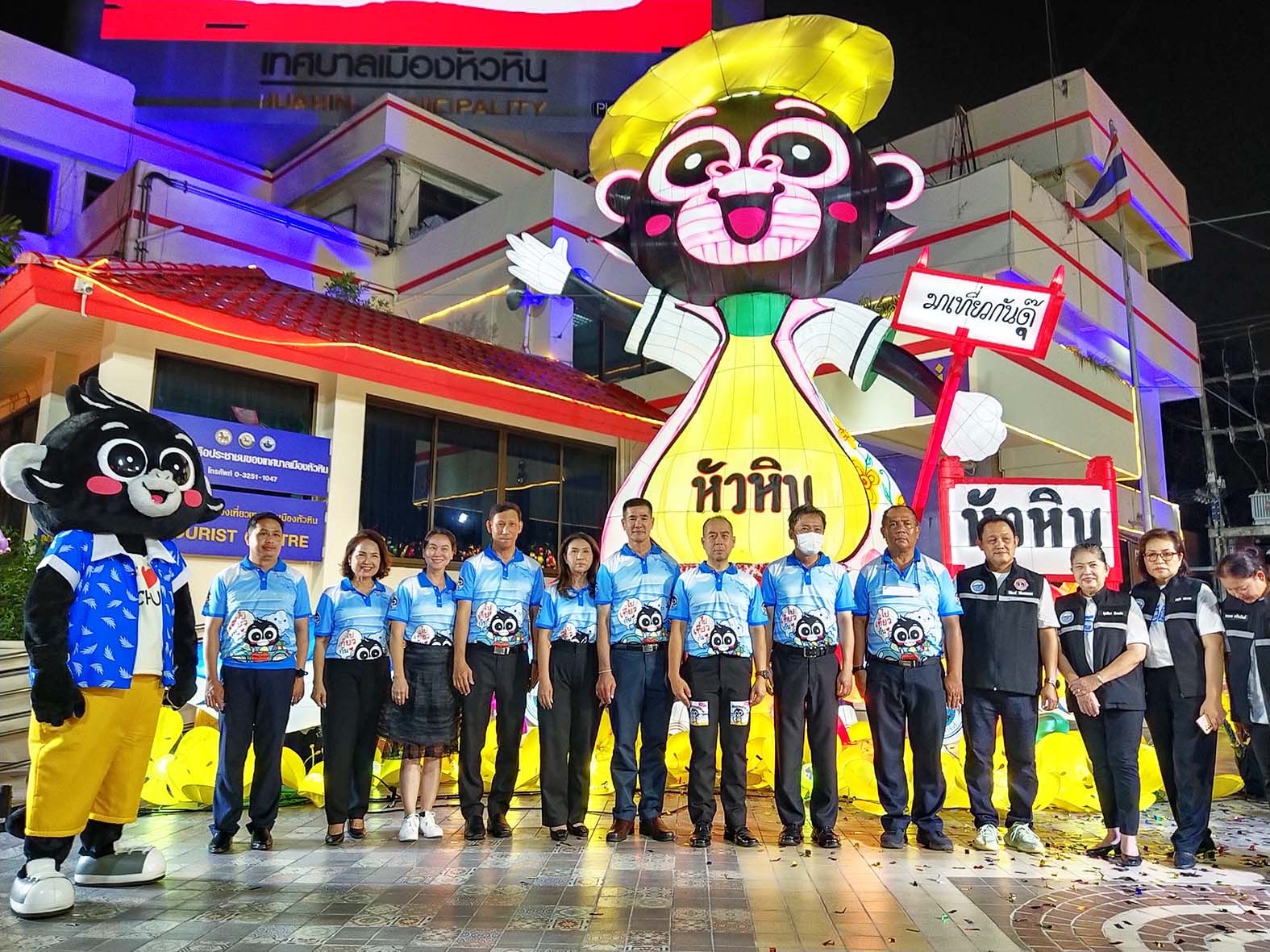 พ่อเมืองประจวบฯ เปิดไฟงานประติมากรรมหุ่นสัตว์ "ซัมเมอร์นี้...ที่หัวหิน" รับ นทท.