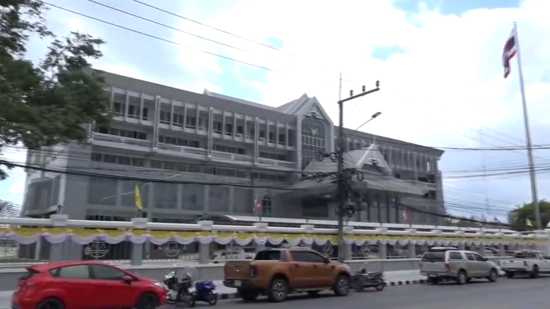 ศาลอุทธรณ์ภาค 9 สั่งใบแดงนายกเทศมนตรีเมืองเขารูปช้างข้อหาใส่ร้ายป้ายสีบนเวทีหาเสียง  