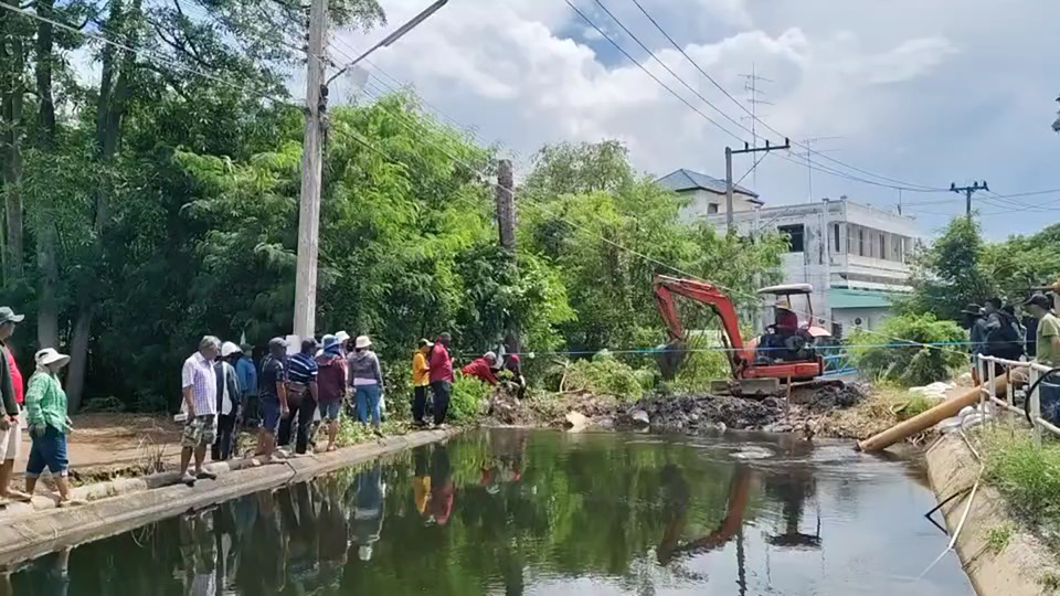 ผู้ว่าฯพิจิตรเร่งเครื่องเปิดทางน้ำ คลี่คลายศึกน้ำท่วม 2 ตำบลตะพานหิน