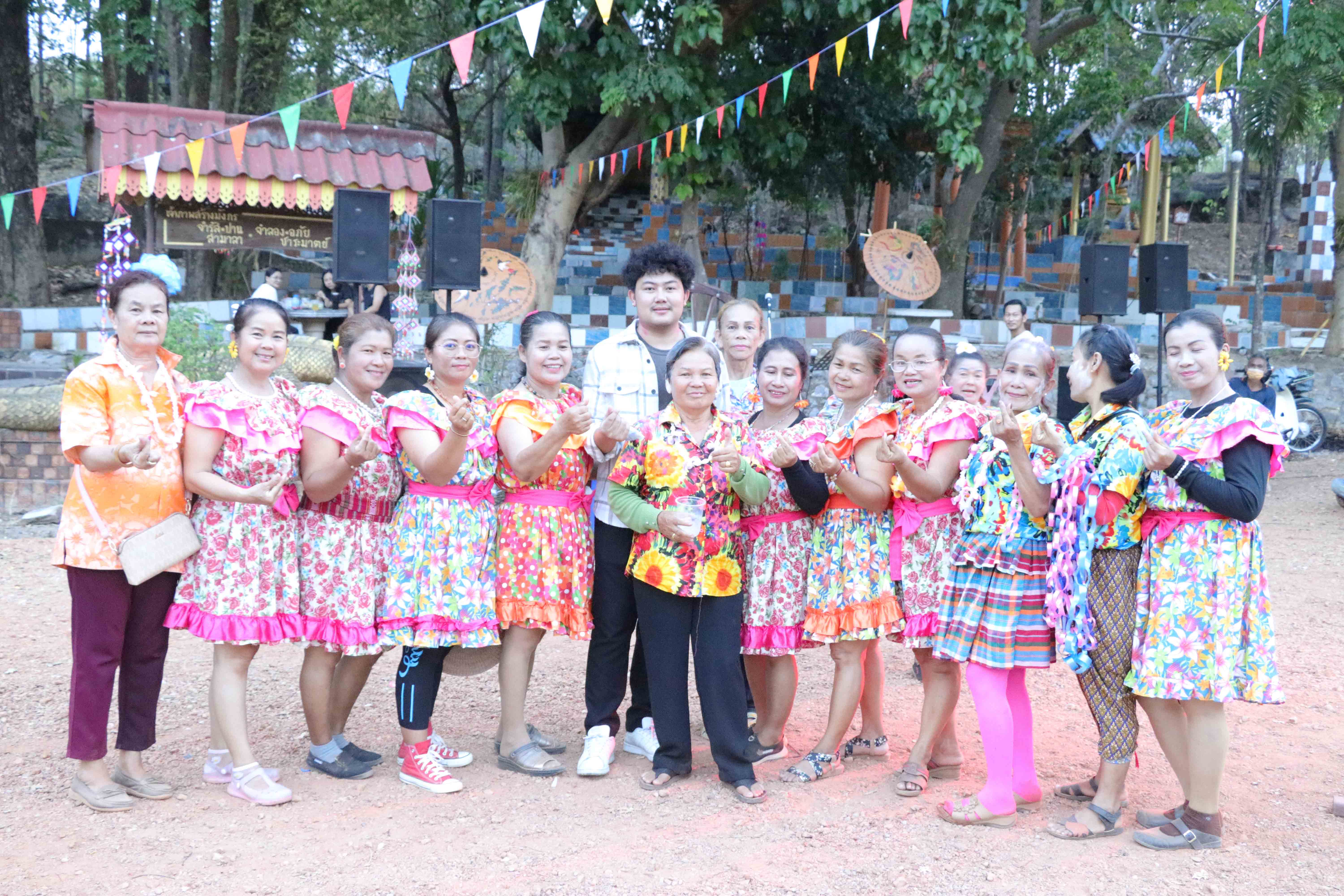 "มินิทอยส์" ไทดอลมิวสิคควง"โม ประกิจ"ร้องเพลงช่วยหารายได้เข้าวัด