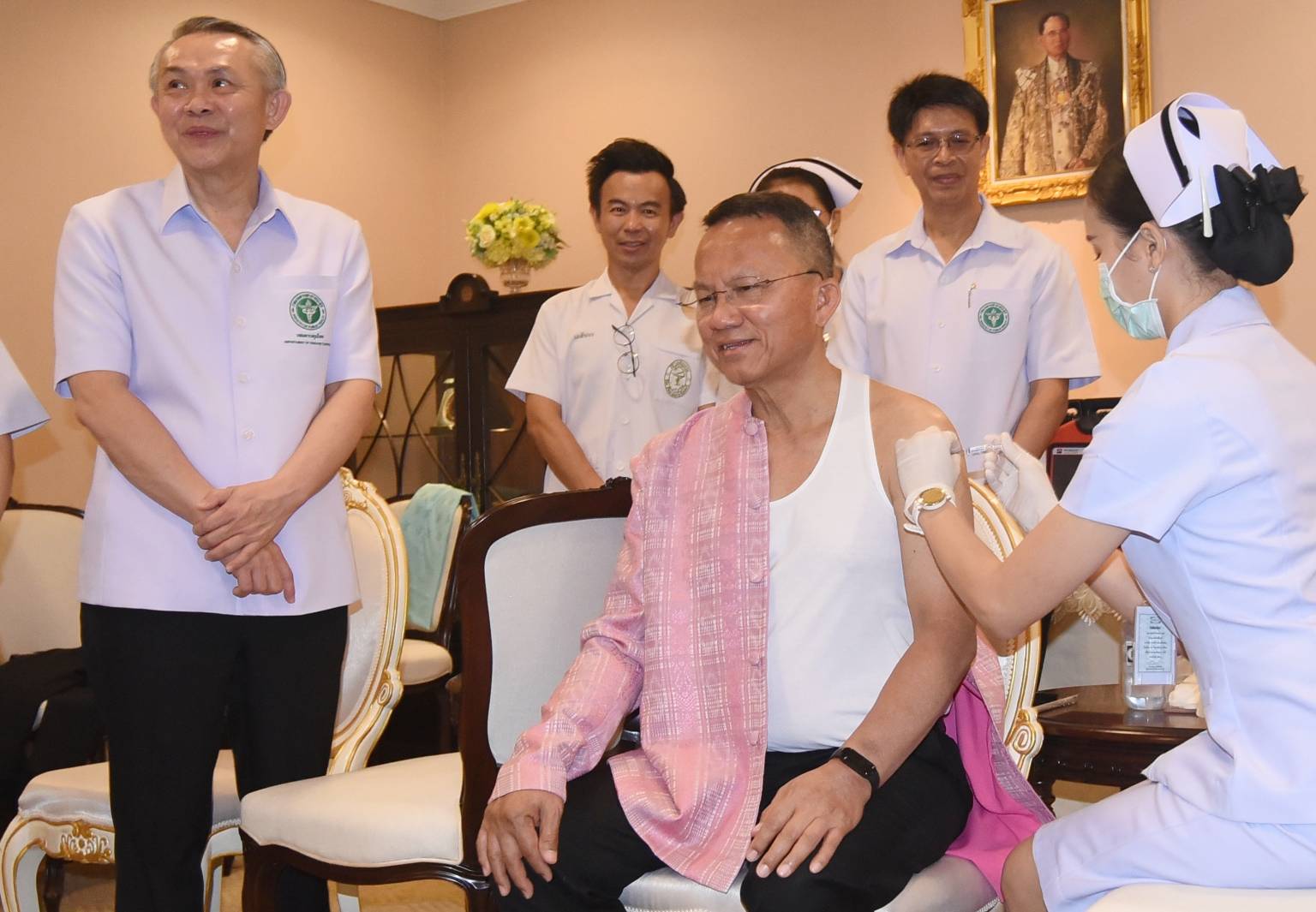 "สมศักดิ์" ชวนกลุ่มเปราะบาง ฉีดวัคซีนไข้หวัดใหญ่ฟรีหลังพบผู้เสียชีวิตแทนโควิด-19