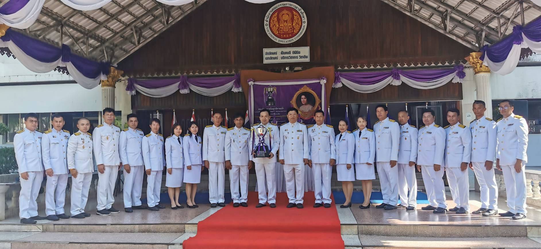 วท.บุรีรัมย์ สุดปลื้ม คว้าถ้วยรางวัลพระราชทานชนะเลิศ “หุ่นยนต์บริการทางการแพทย์” ระดับชาติ