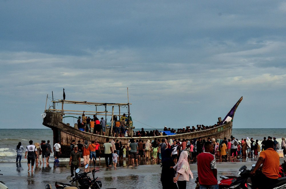 โศกนาฏกรรม! เรือผู้อพยพ "โรฮิงญา" อับปางใกล้ชายแดน "ไทย-มาเลเซีย" ดับ 7 สูญหายเกือบ 300 ราย