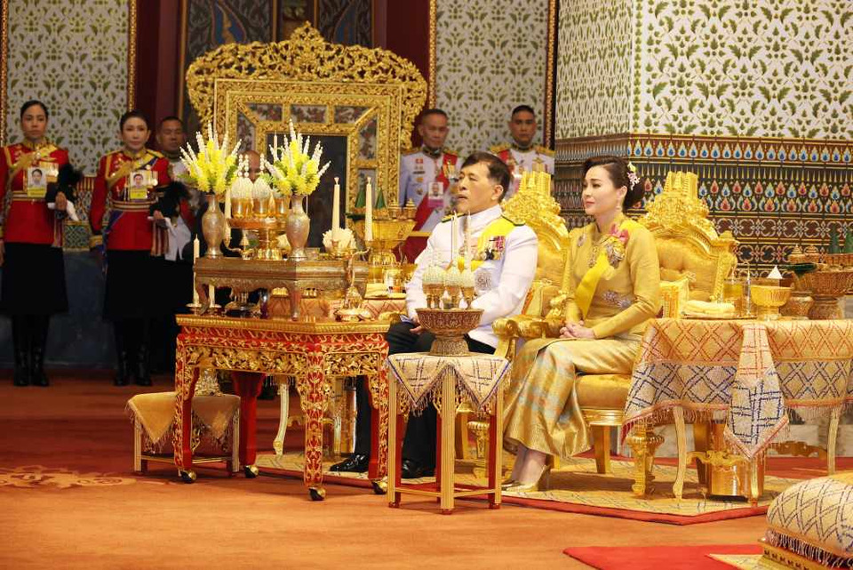 "ในหลวง - พระราชินี" เสด็จฯ ไปในการพระราชพิธีทรงบำเพ็ญพระราชกุศลวันนวมินทรมหาราช 