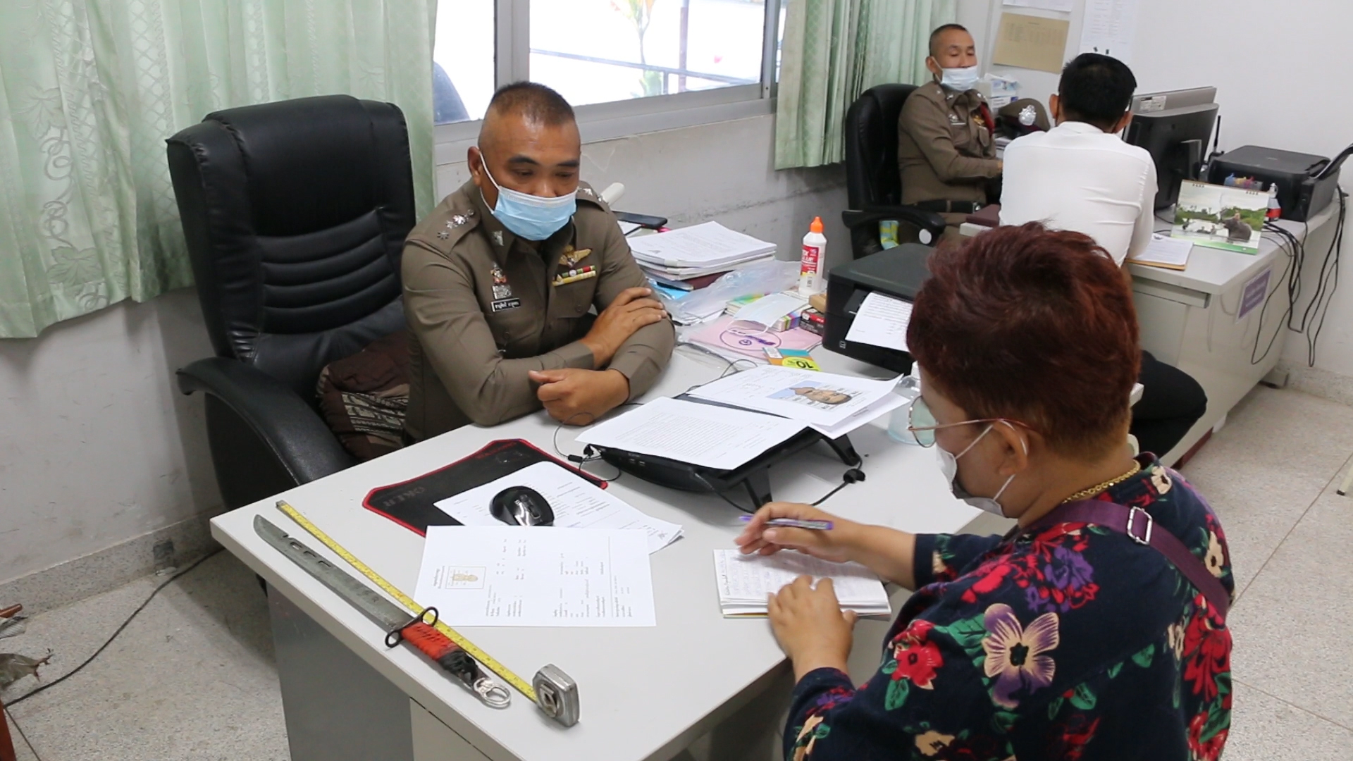 ตร.ขอนแก่นเตรียมออกหมายจับลุงหัวร้อน ตบหัวหลานตกเก้าอี้-ยิงขาซ้ำ 