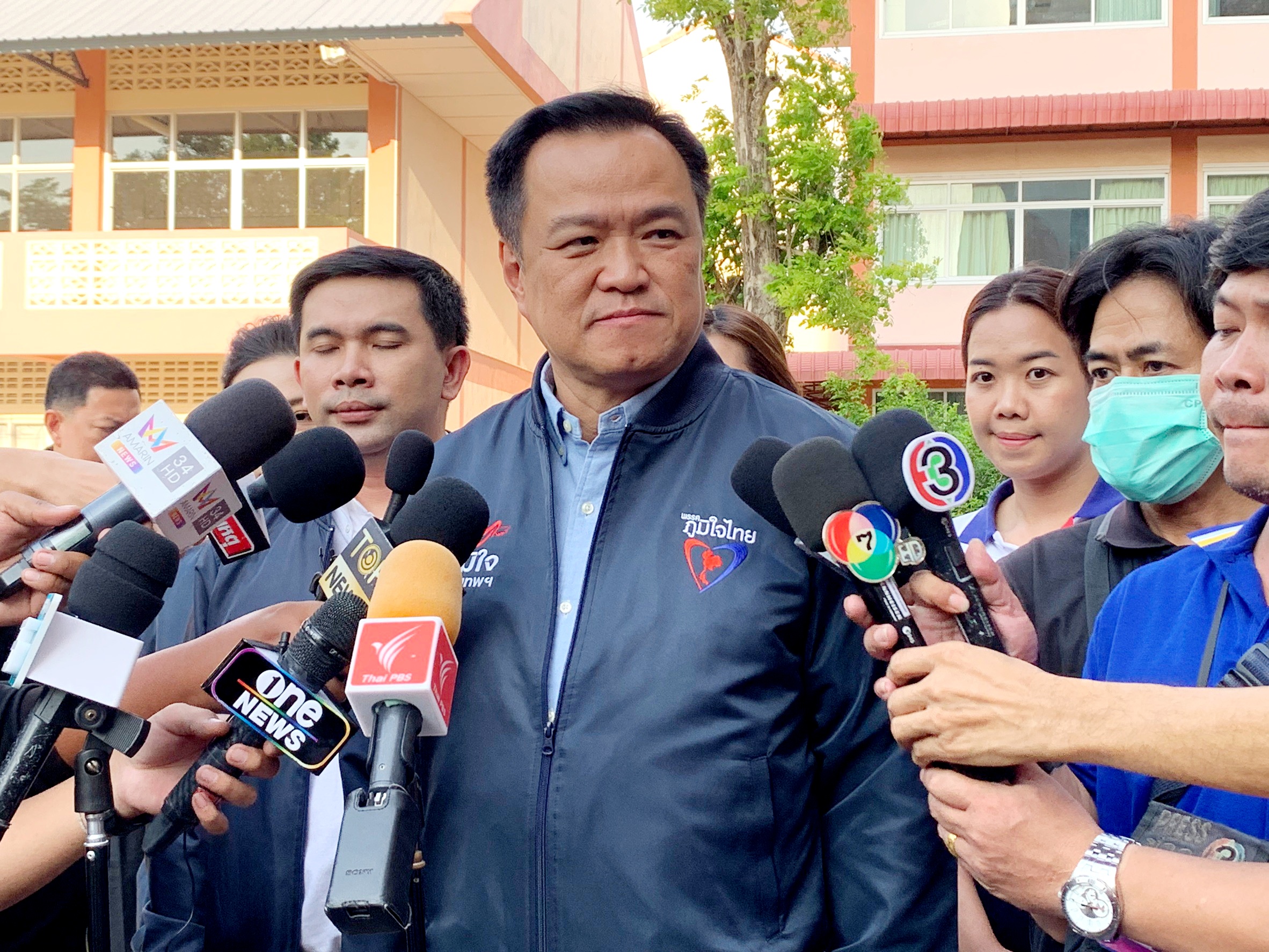 "อนุทิน" ยืนยัน "เอ๋ ชนม์สวัสดิ์" เสียชีวิตแล้วช่วงตี 1 มี "ครอบครัว-เนวิน-อนุทิน" เฝ้าใกล้ชิดจนวาระสุดท้ายที่ รพ.บุรีรัมย์