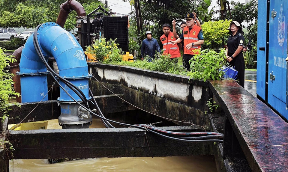 ผู้ว่าฯ พังงา ตรวจเครื่องสูบน้ำรับมือฝนหนัก สั่งทุกหน่วยเฝ้าระวังน้ำท่วม 24 ชั่วโมง