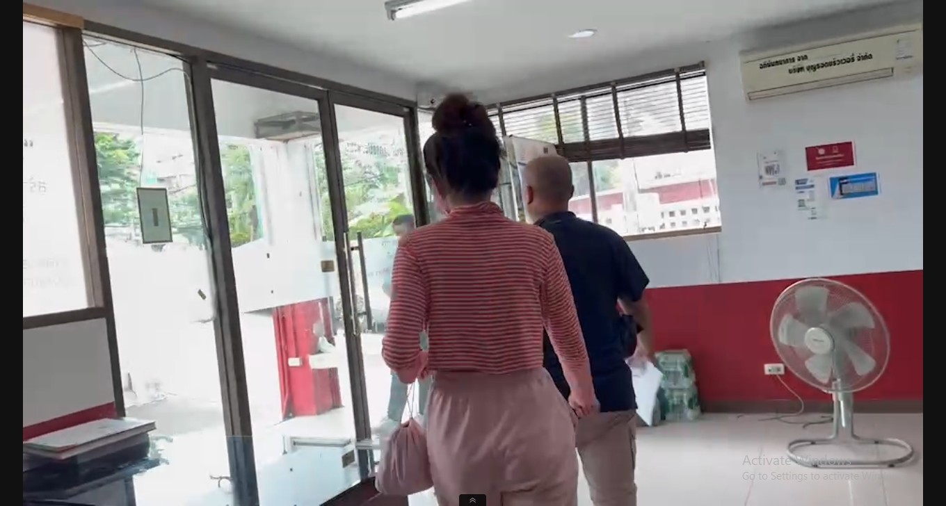 คู่กรณี "สาวใจเด็ด" กระโดดเกาะรถไหว้ขอโทษ หลังก่อเหตุชนแล้วหนี