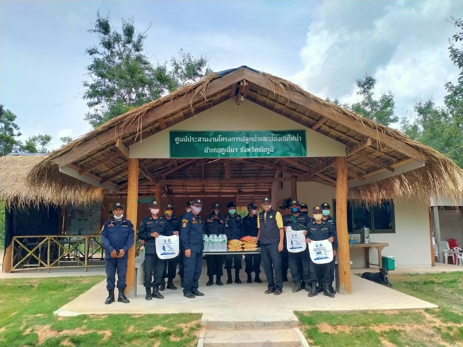ทส.​  ห่วงใย จนท.พิทักษ์ป่า  นำจนท.ตรวจสุขภาพประจำปี  พร้อมมอบข้าวสาร น้ำดื่มสร้างขวัญกำลังใจจนท. 31 กรกฎาคม วันเจ้าหน้าที่พิทักษ์ป่าโลก