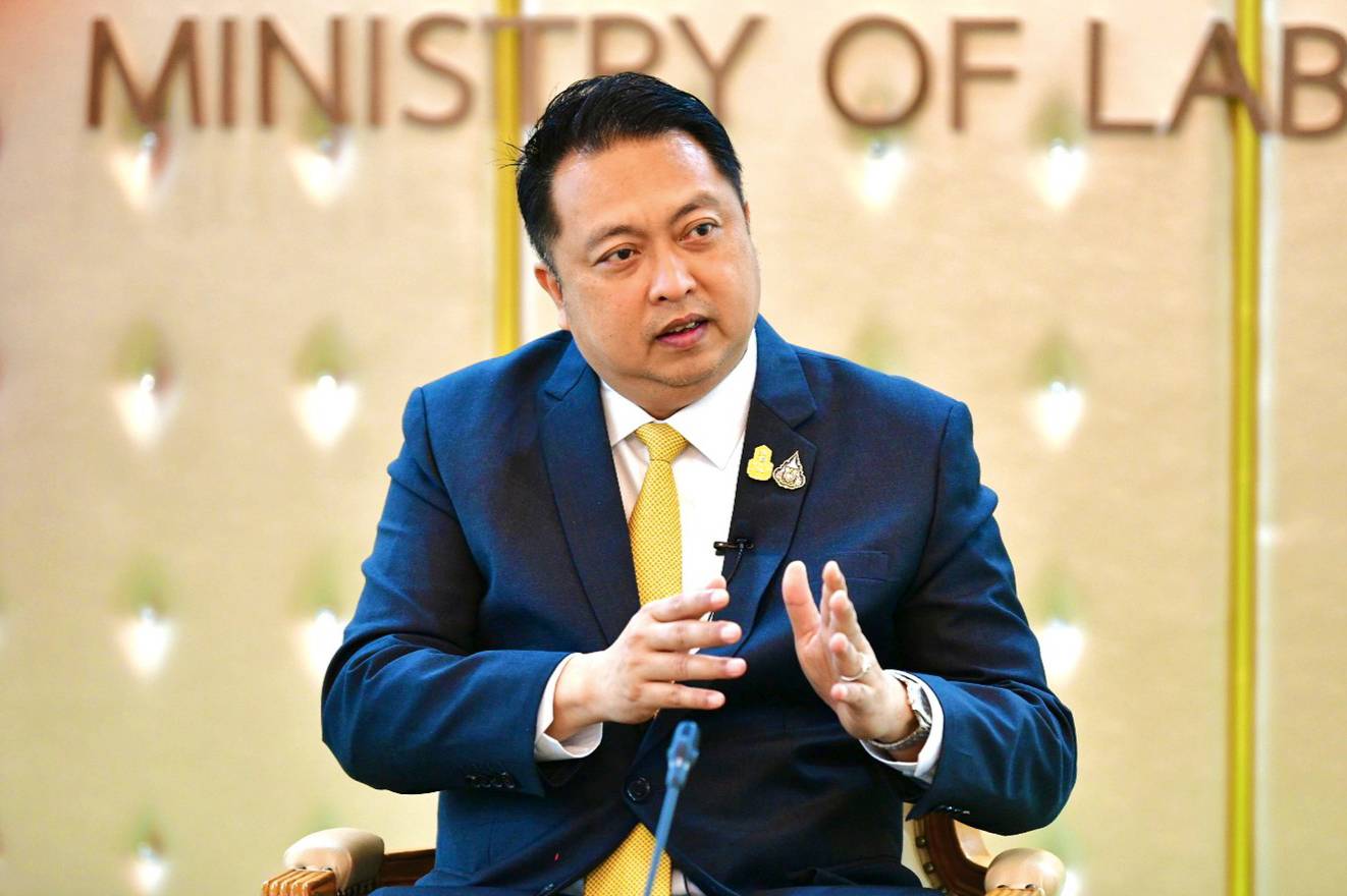 ก.แรงงานขีดเส้นตาย 16 เม.ย.ต่างด้าวเร่งตรวจโควิด และเก็บอัตลักษณ์ ก่อนทำบัตรชมพู