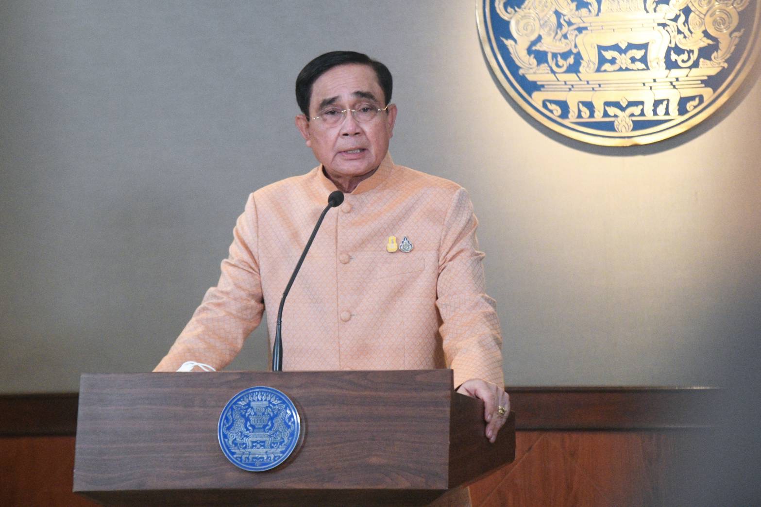นายกฯ เผย ครม.เห็นชอบเติมเงินบัตรสวัสดิการแห่งรัฐ-โครงการคนละครึ่งเฟส 5 อีก 2 เดือนเริ่มก.ย.