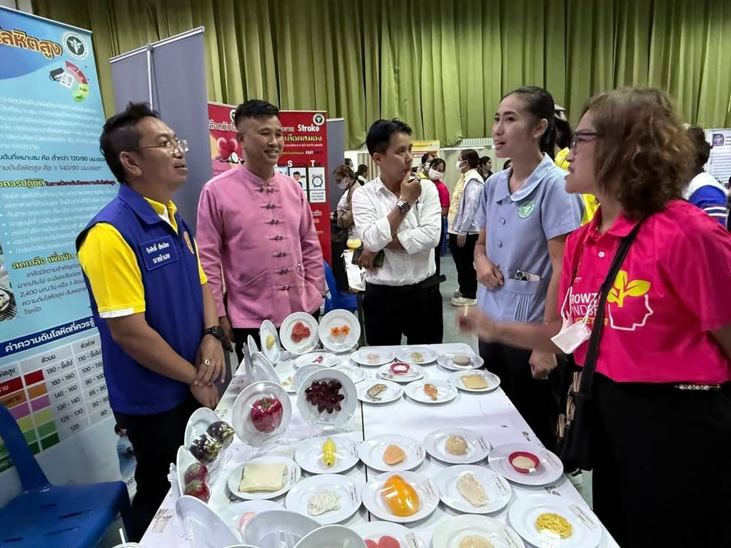 สาธารณสุขอ่างทอง จัดกิจกรรมตลาดนัดสุขภาพอำเภอเมือง-ประชุม PPA ภาคประชาชน