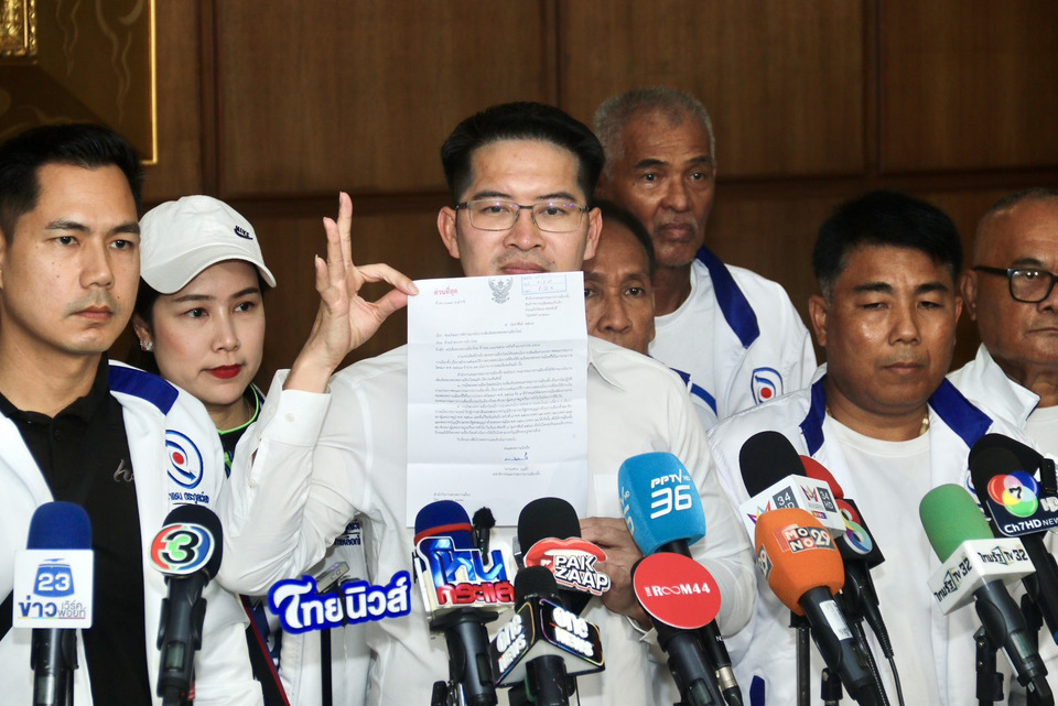 “เต้-มงคลกิตติ์” บุกกต. ขอพบ "เลขาฯแสวง" ลั่นไม่ได้เพ้อเจ้อ ยันนโยบายพรรคทำได้จริง ถ้าได้รับอำนาจจากประชาชน 