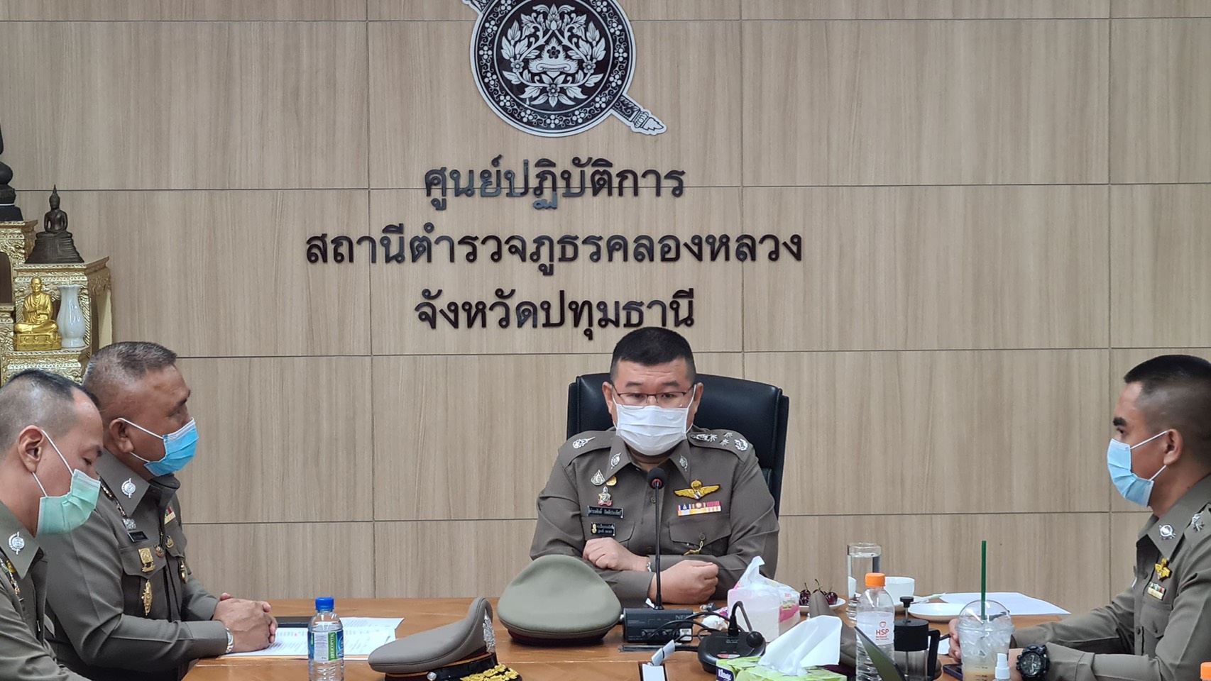  บิ๊กเด่น สั่งดำเนินคดีเด็ดขาดนำธงชาติลงเอาผ้าสีแดงคล้ายธง มีข้อความว่า "112" ขึ้นสู่ยอดเสา