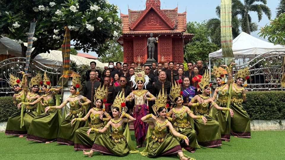 รองผู้ว่าฯ ศรีสะเกษ บวงสรวง "พระยาไกรภักดีศรีนครลำดวน" บรรพบุรุษผู้สร้างบ้านแปงเมือง