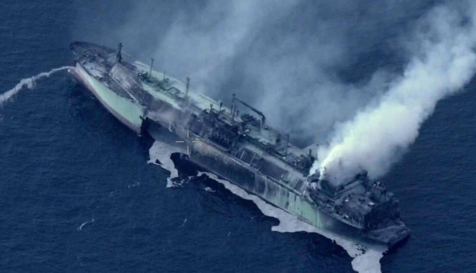 ระทึกกลางทะเลเมดิเตอร์เรเนียน! เรือ LNG รัสเซียระเบิดไฟลุกใกล้มอลตา สงสัยโดรนพลีชีพยูเครนโจมตี