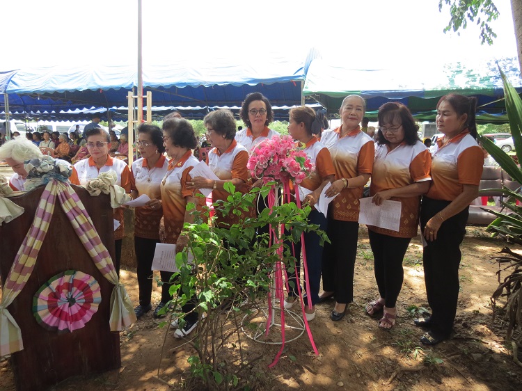 มูลนิธิบูชาคุณพระพุทธเจ้า มอบทุนนักเรียน ข้าวสาร-อาหารแห้ง พร้อมเงินสดแก่ ปชช.
