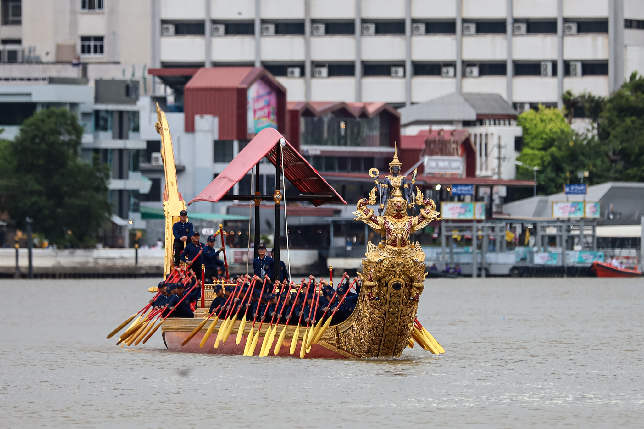 กองทัพเรือซ้อมย่อยครั้งที่ 3 เตรียมเรือพระราชพิธี ขบวนพยุหยาตราทางชลมารค ปี 2569