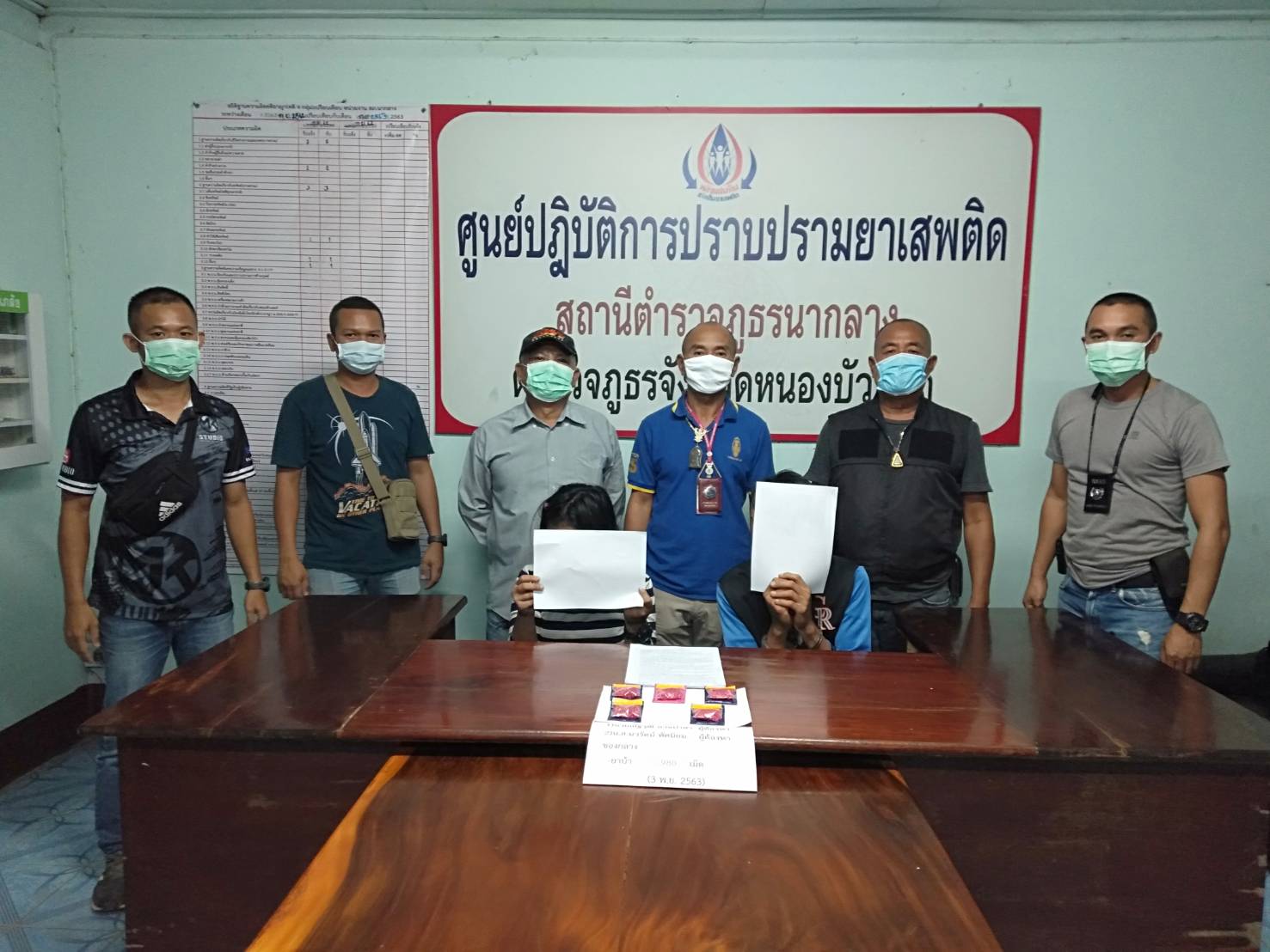  ตำรวจชุดสืบสวนนากลางรวบสองผัวเมียริรวยทางลัดค้ายาบ้า