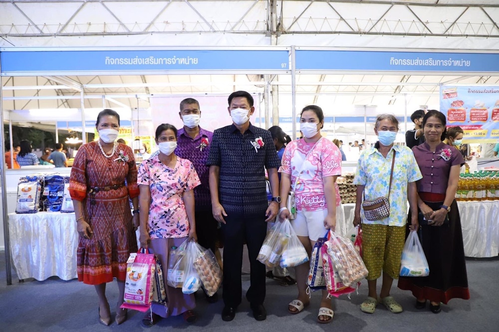 พาณิชย์อ่างทองปลื้ม!! ประชาชนถูกใจ โครงการ "พาณิชย์...ลดราคาออนทัวร์ ทั่วไทย" จังหวัดอ่างทอง ครั้งที่ 1