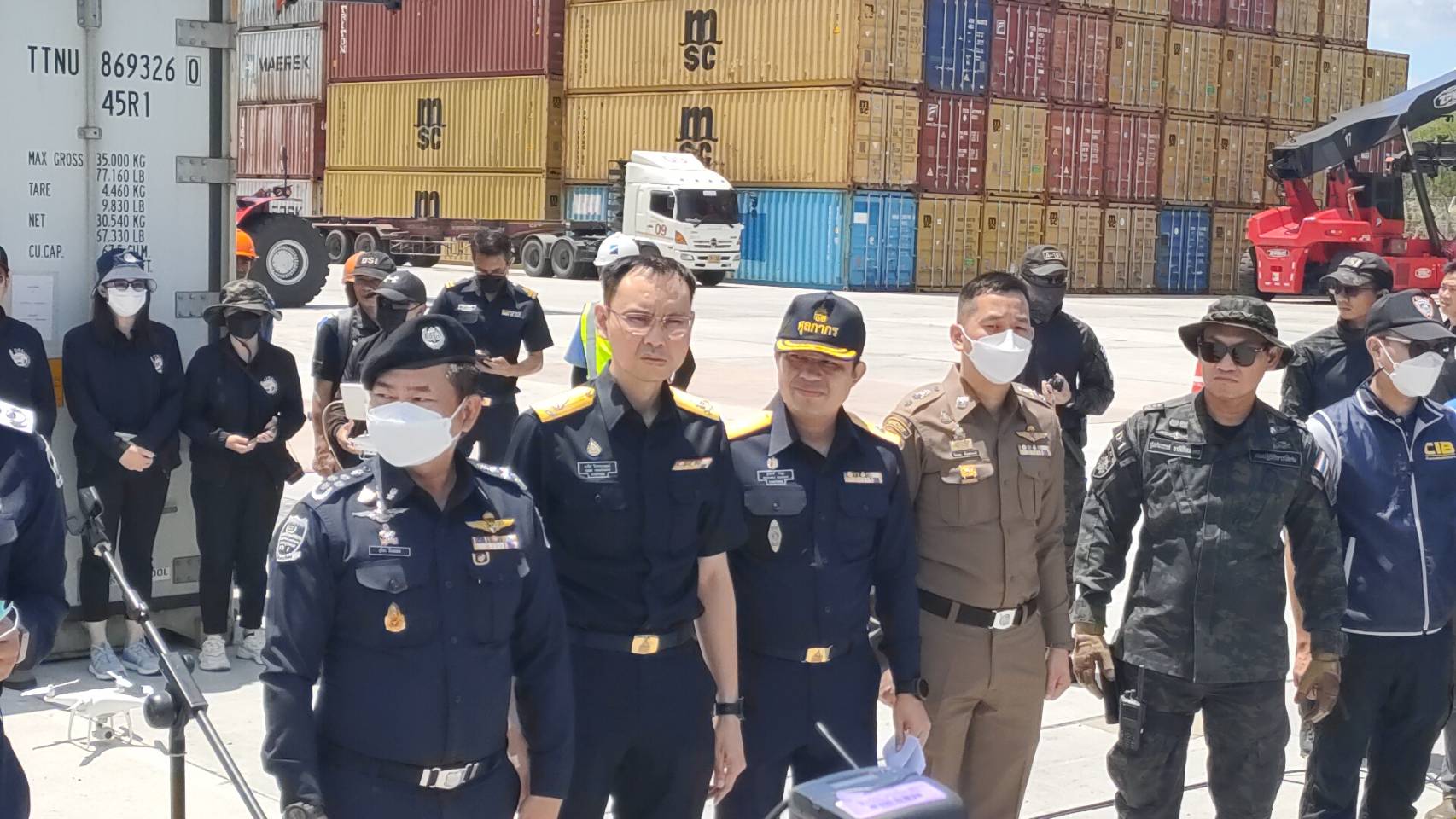 กรมศุลกากร ร่วมกับหน่วยงานเกี่ยวข้อง เปิดตู้ของกลางซากสัตว์และสุกรเถื่อน 161 ตู้