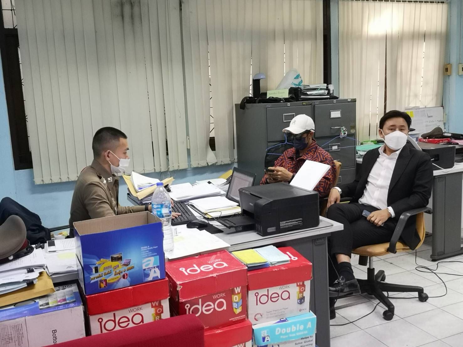 "ทนายตั้ม"บุกแจ้งจับ"อดีตรองนายกฯ ย."แจ้งความเท็จ! ปมฟ้องฉ้อโกงสาวคนสนิท แฉเพิ่งพาเมียตัวจริงไปหย่า
