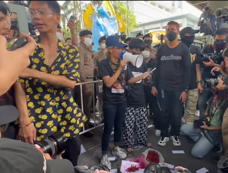 คาร์ม็อบยื่นหนังสือหน้า'สตช.'เป็นจุดสุดท้ายก่อนเคลื่อนขบวนรวมพลที่หอศิลป์ 